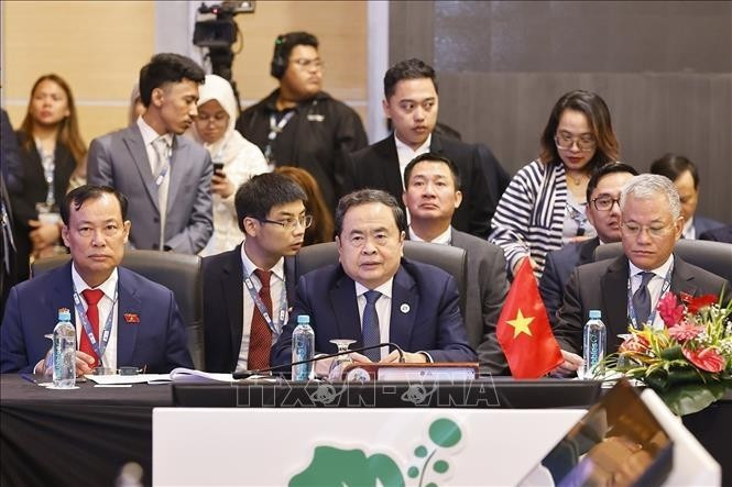 Le président de l'Assemblée nationale, Tran Thanh Man (au milieu du 1er plan). Photo : VNA.