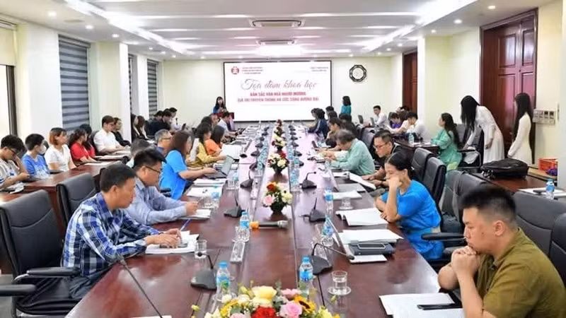 Lors du colloque scientifique intitulé « L’identité culturelle des Muong : valeurs traditionnelles et vitalité contemporaine ». Photo: NDEL