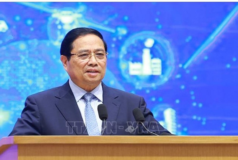 Le Premier ministre Pham Minh Chinh prend la parole, soulignant l’orientation fondée sur l’esprit des « cinq pionniers, cinq “avoir” et cinq “ne pas” ». Photo : VNA.