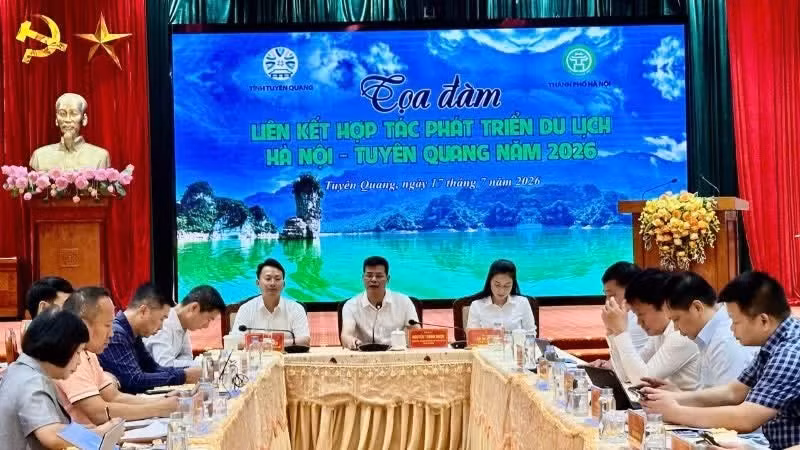 Séminaire « Coopérer pour le développement du tourisme entre Hanoi et Tuyen Quang en 2026 ». Photo: NDEL