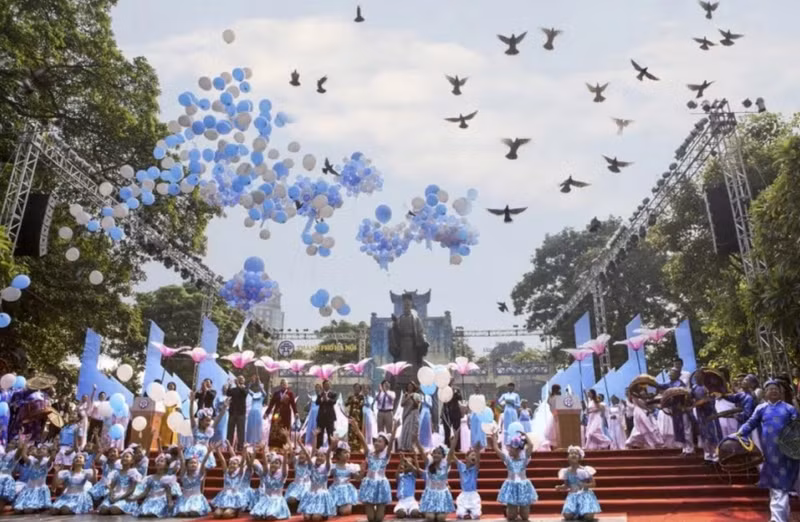 En 1999, Hanoi a été honorée par l'UNESCO en tant que "Ville pour la paix", devenant ainsi l'unique représentante de la région Asie-Pacifique à ce titre jusqu'à aujourd'hui. Photo: Internet/VNA