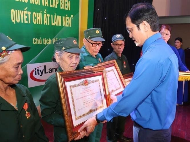 Le 75e anniversaire de la Journée des Jeunes volontaires du Vietnam célébré à Hanoï. Photo : VNA.
