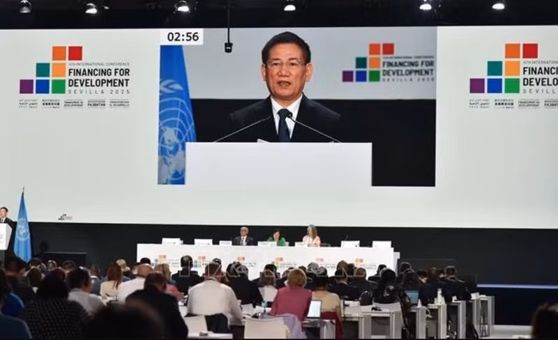 Le vice-Premier ministre Ho Duc Phoc s'exprime à la séance plénière de la Conférence FfD4. Photo ; VNA.