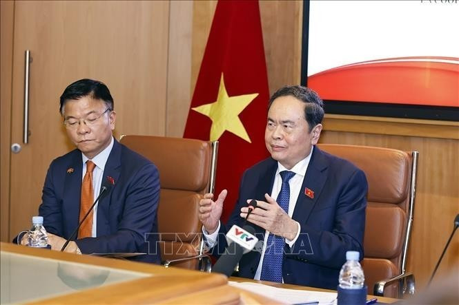 Le président de l'Assemblée nationale, Tran Thanh Man, s'exprime lors du dialogue politique sur la promotion de la coopération entre le Vietnam et le Maroc. Photo : VNA