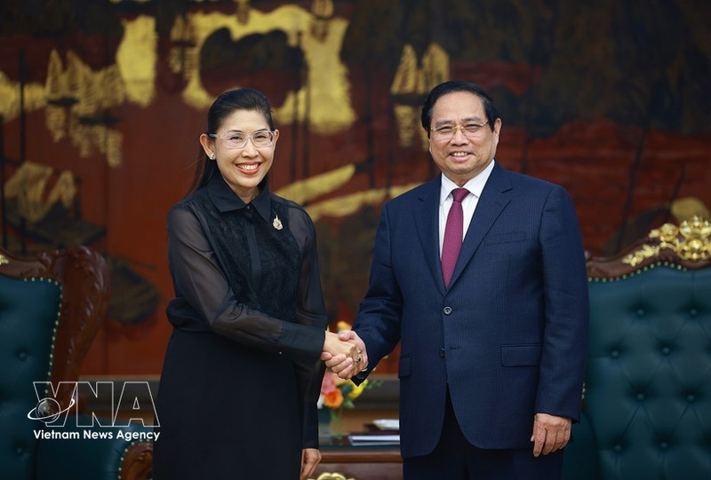 Le Premier ministre Pham Minh Chinh et Urawadee Sriphiromaya, ambassadrice de Thaïlande au Vietnam. Photo : VNA.
