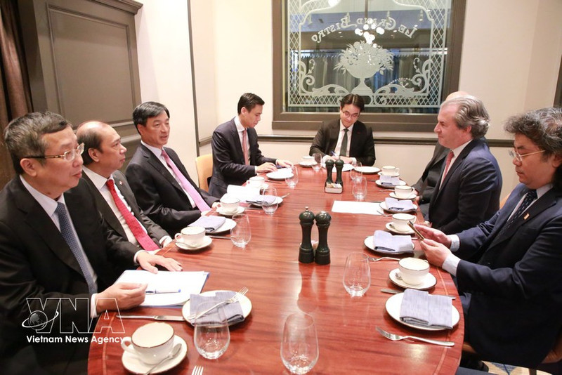 Séance de travail avec Rosen Partners. Photo: VNA.