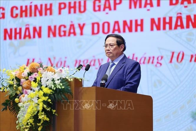 Le Premier ministre Pham Minh Chinh à la rencontre avec des représentants d'entreprises à l'occasion de la Journée des entrepreneurs vietnamiens (13 octobre). Photo : VNA.