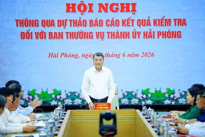 Le Premier ministre Le Minh Hung préside la réunion. Photo : VNA.