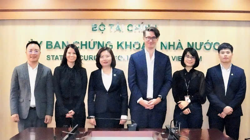 Lors de la séance de travail. Photo : NDEL