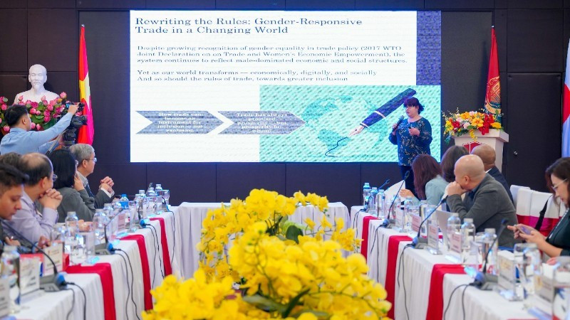 Lors de la conférence intitulée « Façonner l'Avenir : Commerce, Innovation et Développement inclusif ». Photo: NDEL