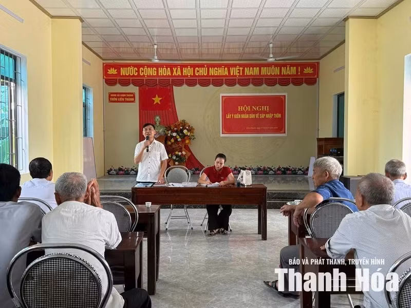 La commune de Luận Thành sollicite l'avis du public et favorise le consensus concernant l'aménagement des villages au sein des zones résidentielles de la commune. Photo: baothanhhoa.vn