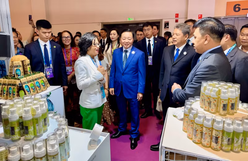 Le vice-Premier ministre vietnamien, Tran Hong Ha, a affirmé que le Vietnam continuerait à renforcer sa coopération globale avec la Chine et les pays de la région. Photo : congthuong