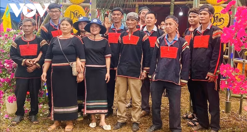 Équipe Gong du village de Phuong, commune d'Ea Tul, province de Dak Lak. Photo: VOV