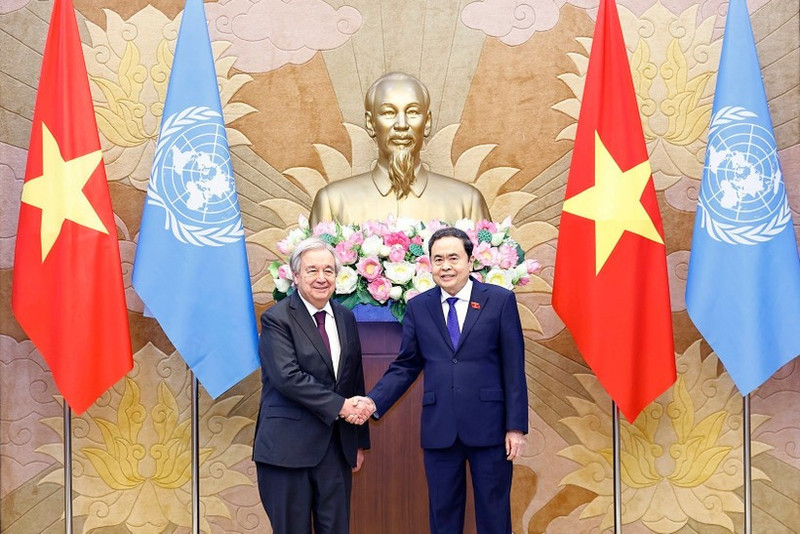 Le président de l'Assemblée nationale du Vietnam, Tran Thanh Man (droite), rencontre le Secrétaire général des Nations Unies, Antonio Guterres. Photo : VNA.