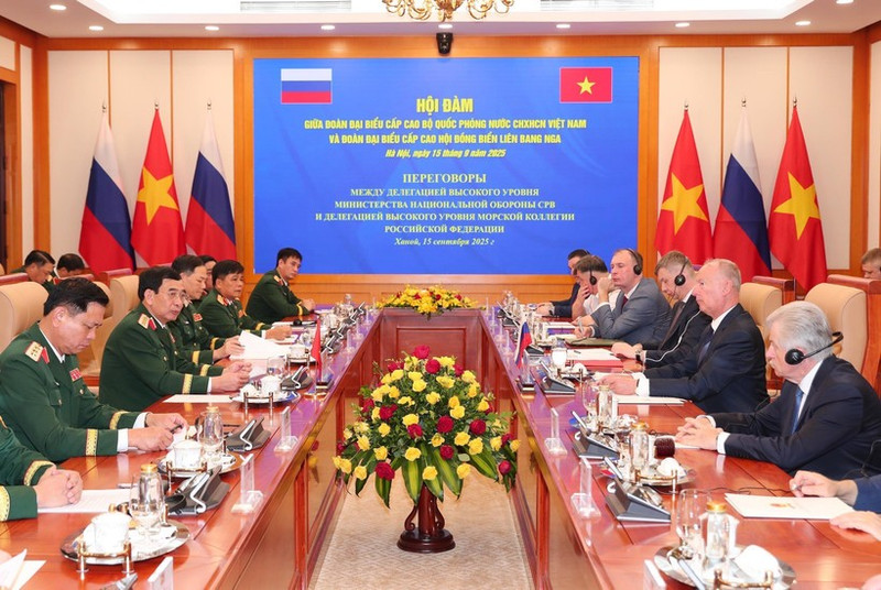 Entretien entre le ministre de la Défense, Phan Van Giang, et Nikolaï Patrouchev, conseiller du président russe Vladimir Poutine et président du Conseil maritime de Russie. Photo : VNA.