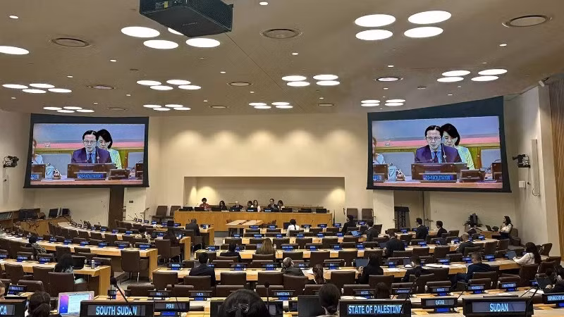 L'Assemblée générale des Nations unies a récemment adopté une résolution sur la préparation du Sommet sur la prévention et le contrôle des épidémies, coprésidé par les ambassadeurs du Vietnam et du Chili auprès de l'ONU. Photo: VGP