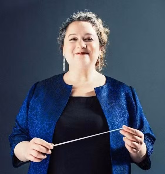 La cheffe d'orchestre Zahia Ziouani. Photo: Institut français du Vietnam