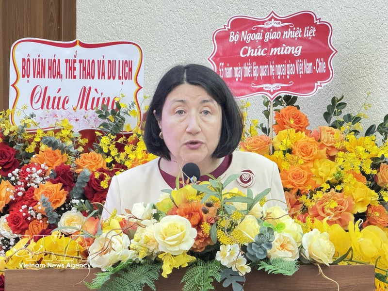 L’ambassadrice du Chili au Vietnam, Nasly Bernal Prado, s'exprime lors de l'événement, à Hanoi, le 25 mars. Photo : VNA.
