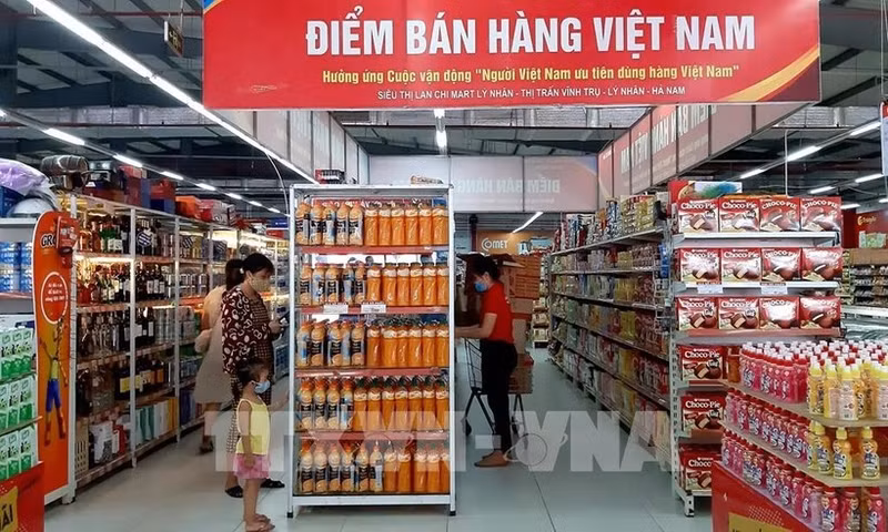 Un magasin de proximité à Ly Nhân, dans l’ancienne province de Hà Nam. Photo : VNA.