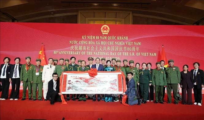 Des délégués lors cérémonie en Chine marquant le 80e anniversaire de la Fête nationale du Vietnam (2 septembre 1945 – 2 septembre 2025). Photo : VNA.