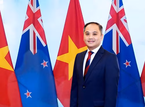 L'ambassadeur du Vietnam en Nouvelle-Zélande, Phan Minh Giang.
