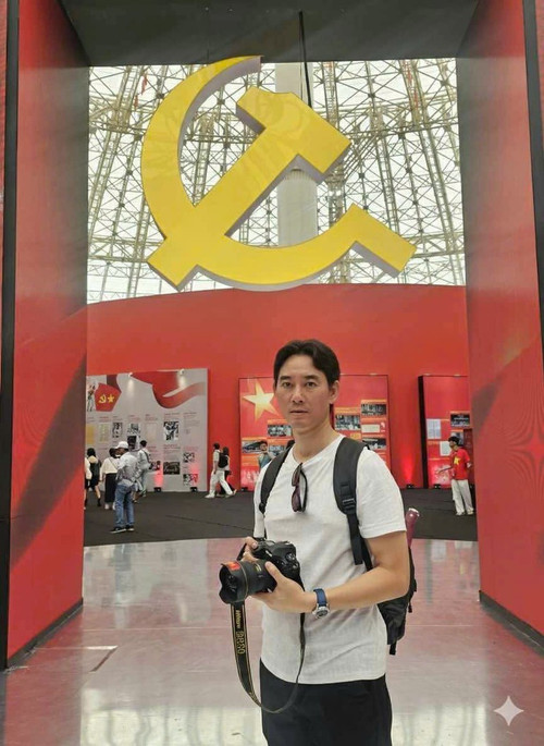 Selon Lai Hop Nhan, l’exposition est une occasion pour les générations d’aujourd’hui et de demain de prendre plus profondément conscience de leur responsabilité pour contribuer à l’édification et à la défense de la Patrie. Photo : NDEL Selon Lai Hop Nhan, l’exposition est une occasion pour les générations d’aujourd’hui et de demain de prendre plus profondément conscience de leur responsabilité pour contribuer à l’édification et à la défense de la Patrie. Photo : NDEL