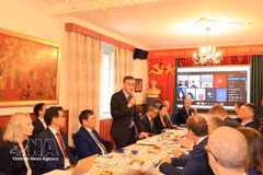 L'ambassadeur du Vietnam en République tchèque, Duong Hoai Nam, s'exprime lors de l'événement. Photo : VNA. 