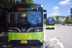 À Quang Ninh, des bus électriques gratuits pour conduire les élèves à l’école