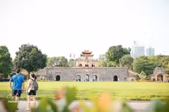La cité impériale de Thang Long, un site historique très prisé des visiteurs pendant les vacances. Photo : VNA. 