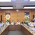 Les députés des provinces de Lang Son, Dien Bien et Vinh Long lors des discussions en groupes. Photo : VNA.