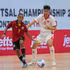 Nguyên Thinh Phát (à droite) en action lors du match opposant le Vietnam au Timor Leste, dans le groupe A du Championnat de futsal de l'ASEAN 2026, en Thaïlande, le le 7 avril. Photo : VFF