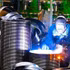 Activités de production au sein de la société Viet Hai High-Tech Structure Production, située dans la zone économique de Vung Ang. La province de Ha Tinh ambitionne de transformer la zone économique de Vung Ang en un pôle régional pour l'industrie, l'énergie, les infrastructures portuaires et la logistique. Photo : VNA.