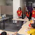 Les enseignants de vietnamien du CVCEC et du Viet Youth Readiness Hub animent un cours de vietnamien destiné aux enfants de la communauté vietnamienne au Canada. Photo : VNA.