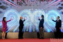 Lors de l'ouverture des expositions SIE 2025 et VME 2025, le 6 août à Hanoï. Photo : NDEL.