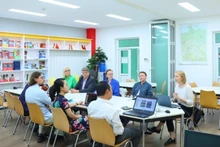 Séance de travail entre les responsables de l’Université de Tartu (Estonie) et de l’Université de Hue (Vietnam) pour promouvoir la coopération bilatérale dans l'éducation et la formation.