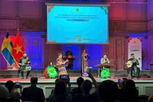 Lors de la cérémonie de célébration du 79e anniversaire de la Fête nationale du Vietnam et du 55e anniversaire de l'établissement des relations diplomatiques Vietnam - Suède à Stockholm.