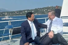 Le Premier ministre vietnamien Pham Minh Chinh (gauche) et le président costaricien Rodrigo Chaves. Photo : VNA. 
