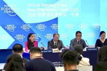 Lors de la conférence de presse sur la 16e Réunion annuelle des nouveaux champions du Forum économique mondial. Photo : Xinhua.