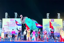 Lors du programme d’échanges artistiques et culturels « Chant de l’amitié », dans la province cambodgienne de Mondulkiri. Photo : NDEL