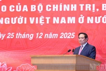 Le Premier ministre Pham Minh Chinh lors de la Conférence nationale de bilan de la mise en œuvre de la Résolution n° 36-NQ/TW sur le travail à l’égard des Vietnamiens résidant à l’étranger. Photo : NDEL.