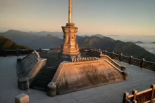 En hiver, le mont Fansipan accueille de nombreux touristes curieux de voir la neige dans un pays tropical. Photo : Sun World Fansipan Legen.