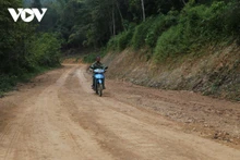 Ces dernières années, les autorités de Cao Bang ont mis l'accent sur le développement du système des transports ruraux. Photo : VOV