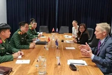  Le Département vietnamien du maintien de la paix travaille avec le Bureau des politiques internationales de l’Australie. Photo : VOV5. 