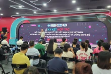 Lors de la cérémonie de signature de l’accord de coopération entre SYS Vietnam, eComDX et l’Association des jeunes handicapés du Vietnam, le 10 juillet à Hanoi. Photo : NDEL.