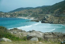 Sur la route côtière reliant Vinh Hy à Binh Lâp, de nombreux points d’arrêt offrent des paysages spectaculaires à contempler. Photo : laodong.vn