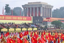 Des artistes et acteurs répètent avant la célébration du 80e anniversaire de la Fête nationale sur la place Ba Dinh. Photo : DUY LINH 