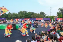 Un numéro artistique lors du premier Festival des cultures du monde, les 11 et 12 octobre à Hanoï. Photo : NDEL