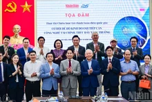 Les délégués lors de la table ronde. Photo : Bao Long/NDEL
