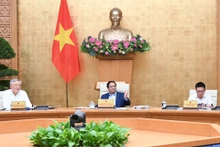 Le PM Pham Minh Chinh (au milieu) lors de la réunion du gouvernement le 5 octobre. Photo : Thanh Hai/NDEL