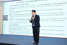 Le Professeur associé, Dr Nguyen Dinh Tho, directeur adjoint de l'Institut de Stratégie et de Politique agricoles et environnementales prend la parole. Photo: BTC